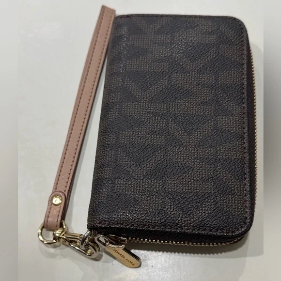 Michael Kors Monogram Wallet - Picture 2 of 13